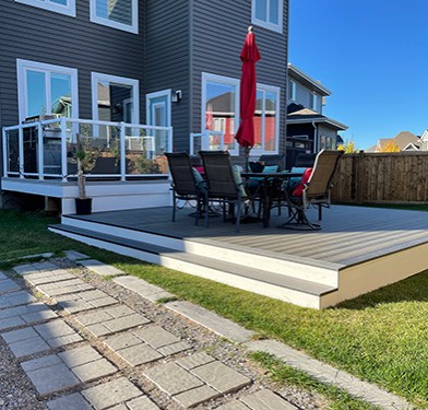 backyard custom deck design 